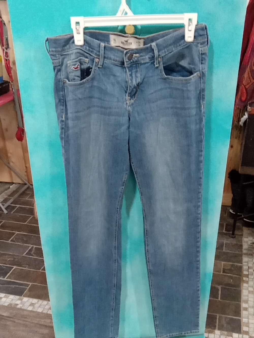 (82) Hollister Light Blue Denim Jeans